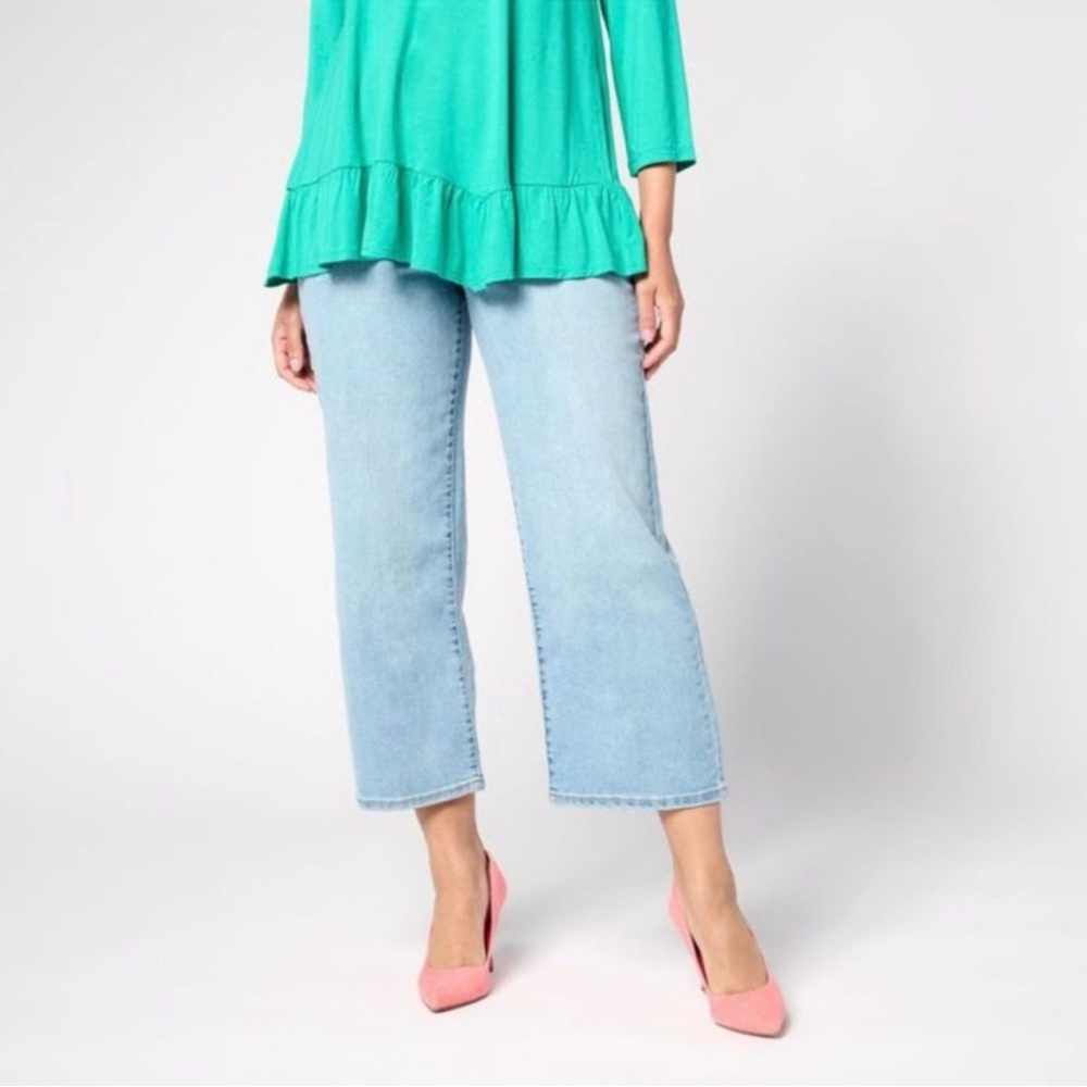 NWOT LOGO Classic Wide Leg Crop Light Blue Women's Jeans